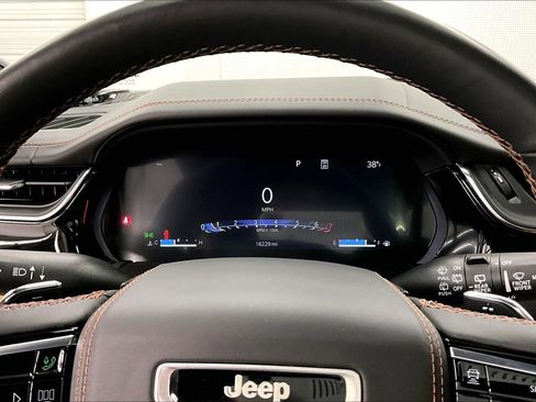 Used 2023 Jeep Grand Cherokee L Summit AWD/4WD image 29