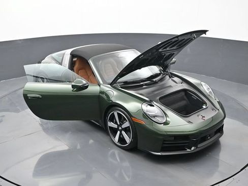 Certified 2026 Porsche 911 Targa 4S AWD/4WD image 28