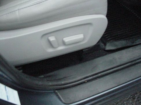 Used 2019 Toyota Highlander XLE image 48