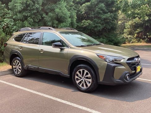 Used 2025 Subaru Outback Premium AWD/4WD image 8