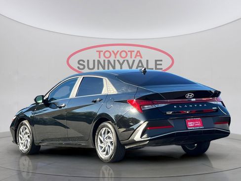 Used 2025 Hyundai Elantra Blue image 7