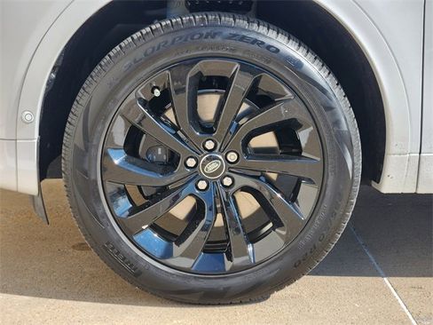 New 2025 Land Rover Discovery Sport S image 7