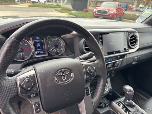 Used 2021 Toyota Tacoma Limited image 7