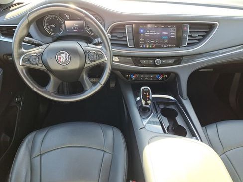 Used 2021 Buick Enclave Essence image 22