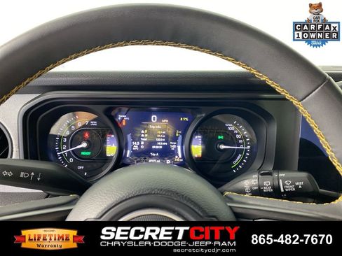 Used 2024 Jeep Wrangler Unlimited w/ Convenience Group AWD/4WD image 17