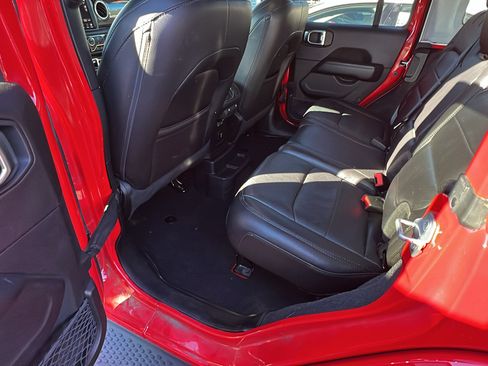 Used 2019 Jeep Wrangler Unlimited Sahara image 21