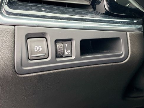 Certified 2025 Cadillac XT5 Premium Luxury image 9