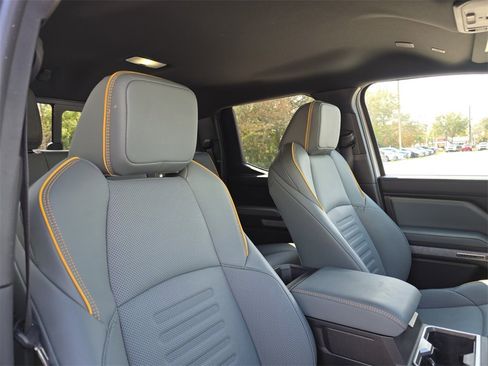 Used 2025 Toyota Tacoma Trailhunter image 15