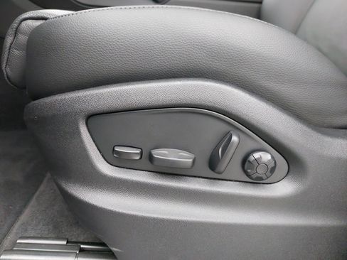 Certified 2026 Porsche Cayenne AWD/4WD image 31