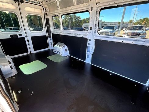 Used 2024 RAM ProMaster 2500 w/ Swivel Seat Group image 26