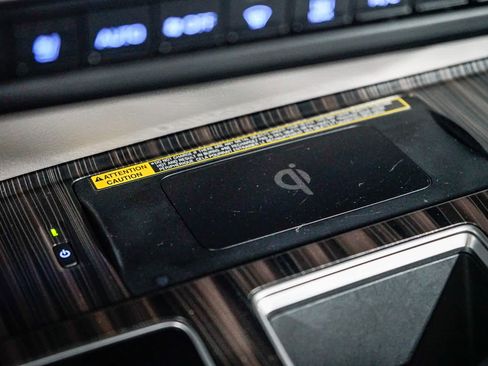 Used 2021 Toyota Sienna Limited image 26