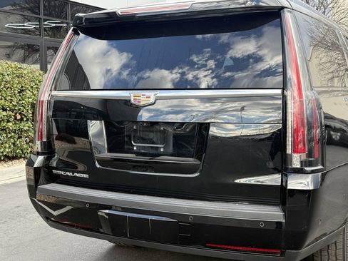 Used 2017 Cadillac Escalade ESV Platinum image 37