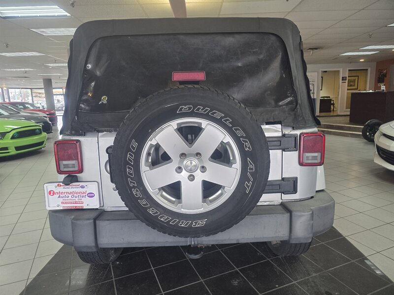 Used 2007 Jeep Wrangler Unlimited Sahara AWD/4WD image 5