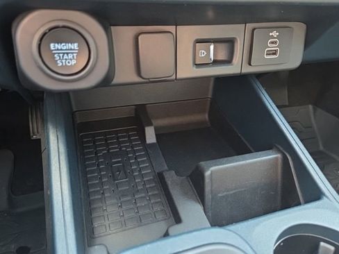 Used 2025 Ford Maverick Lobo AWD/4WD image 37