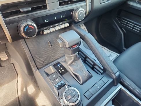 Used 2025 Toyota Tacoma TRD Off-Road image 31