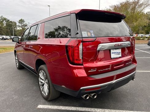 Used 2021 GMC Yukon XL Denali w/ Denali Premium Package image 7