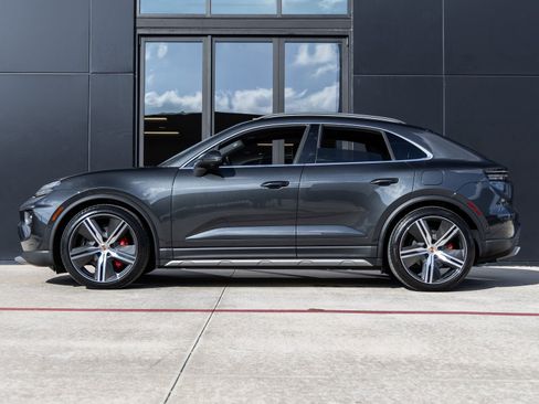 New 2025 Porsche Macan 4S Electric image 2