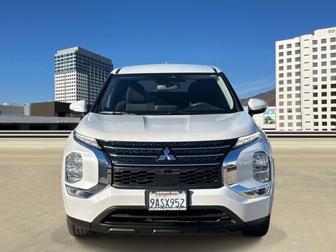 Used 2022 Mitsubishi Outlander ES image 2