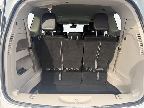 Used 2023 Chrysler Pacifica Touring-L image 18