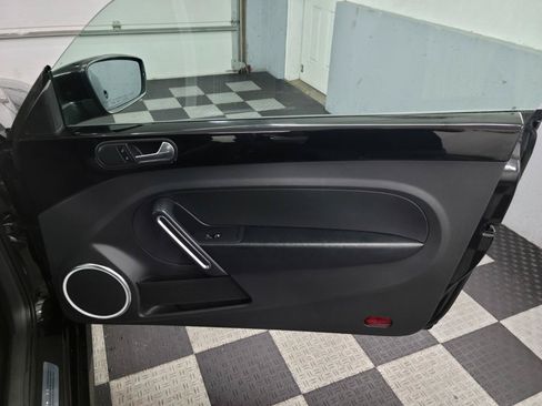 Used 2012 Volkswagen Beetle 2.0T FWD image 20