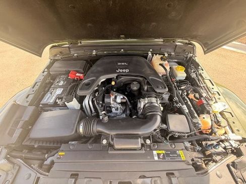 Used 2021 Jeep Wrangler Unlimited Sahara AWD/4WD image 23