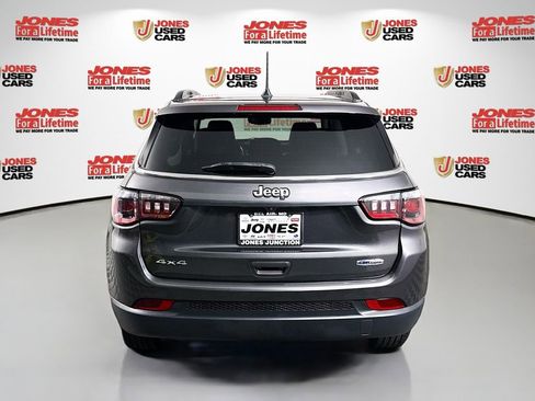 Used 2022 Jeep Compass Latitude w/ Sun and Sound Group AWD/4WD image 17