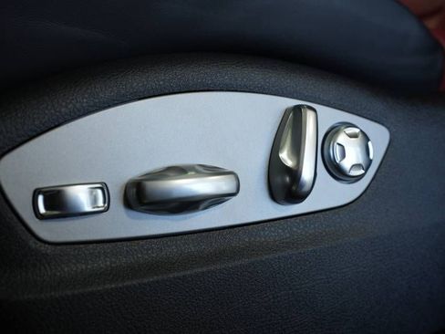 Certified 2025 Porsche Macan image 33