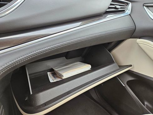 Used 2018 Buick Enclave Premium image 15