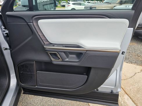 Used 2024 Rivian R1S Adventure AWD/4WD image 32
