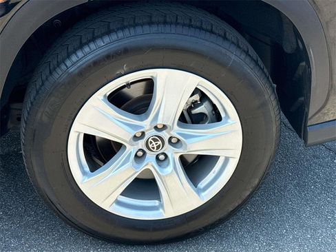 Used 2023 Toyota Highlander LE image 39