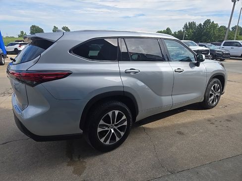 Used 2022 Toyota Highlander XLE image 17