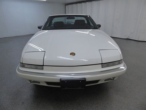 Used 1991 Buick Reatta Coupe image 2