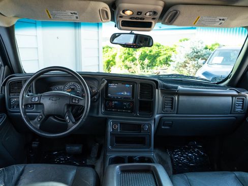Used 2003 Chevrolet Avalanche 4x4 w/ Suspension Package, Off-Road image 15