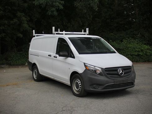 Used 2022 Mercedes-Benz Metris image 1