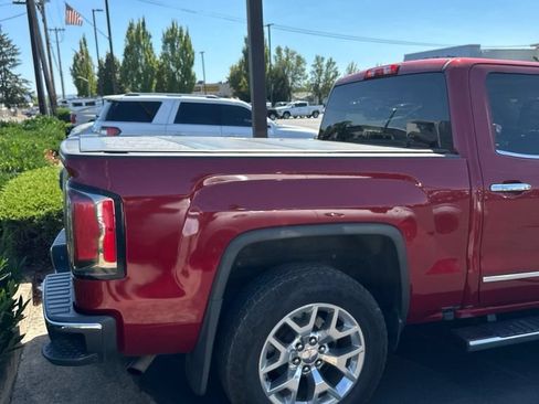 Used 2018 GMC Sierra 1500 SLT w/ SLT Premium Package AWD/4WD image 9