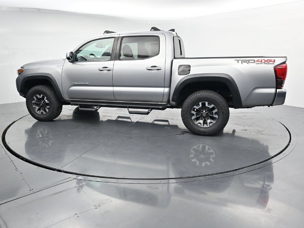Used 2019 Toyota Tacoma TRD Off-Road AWD/4WD image 5