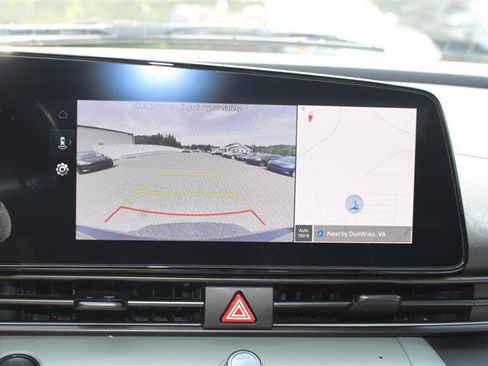 Used 2025 Hyundai Elantra Limited FWD image 18