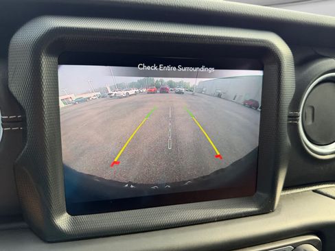 Used 2021 Jeep Wrangler Unlimited Sahara w/ Uconnect 4C Nav & Sound Group AWD/4WD image 22
