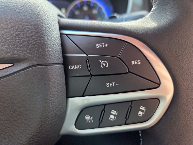 New 2027 Chrysler Pacifica Select FWD image 28