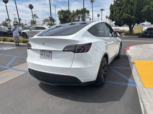 Used 2024 Tesla Model Y Long Range image 22