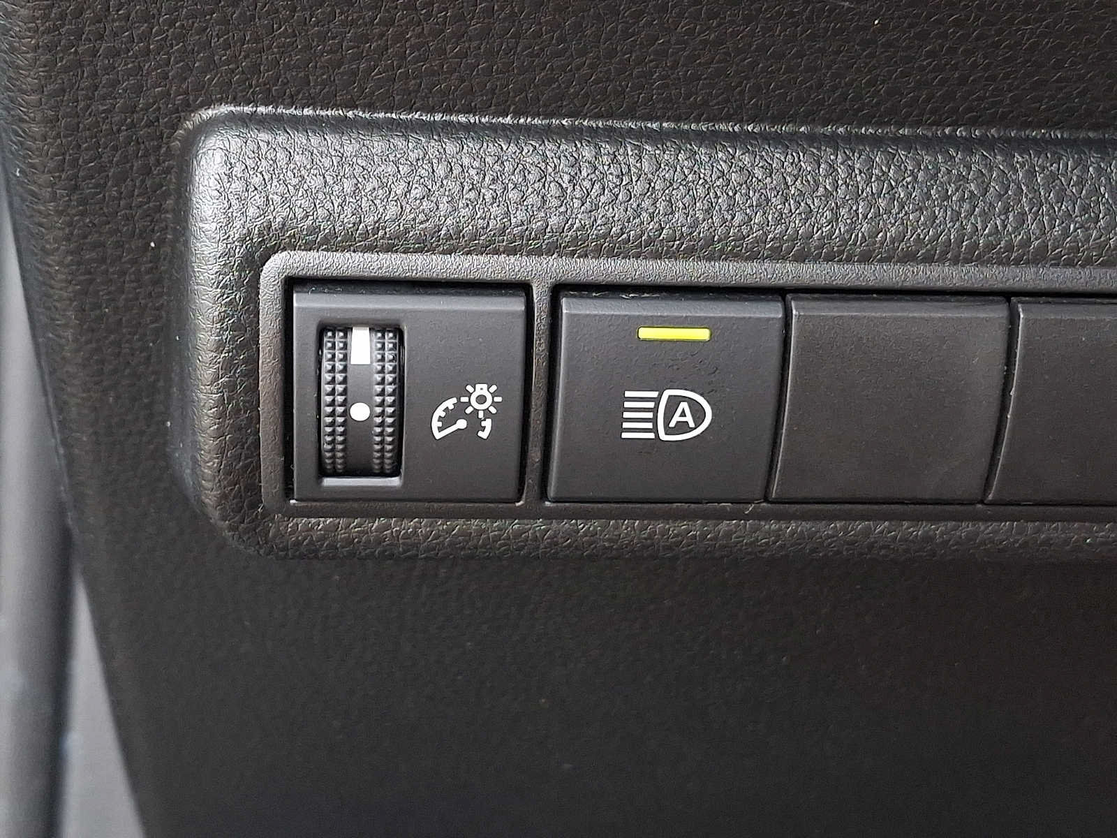 Used 2020 Toyota Corolla LE FWD image 23