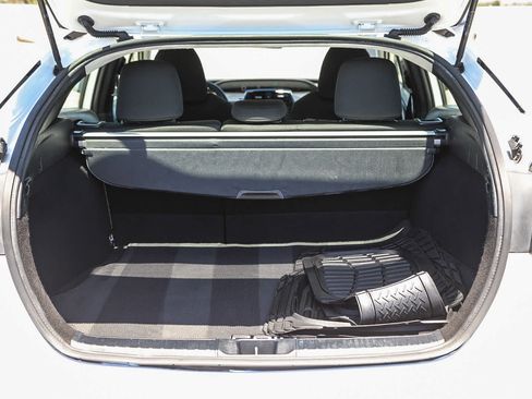 Certified 2020 Toyota Prius LE FWD image 26