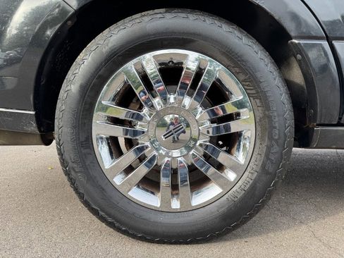 Used 2010 Lincoln Navigator 4WD image 13