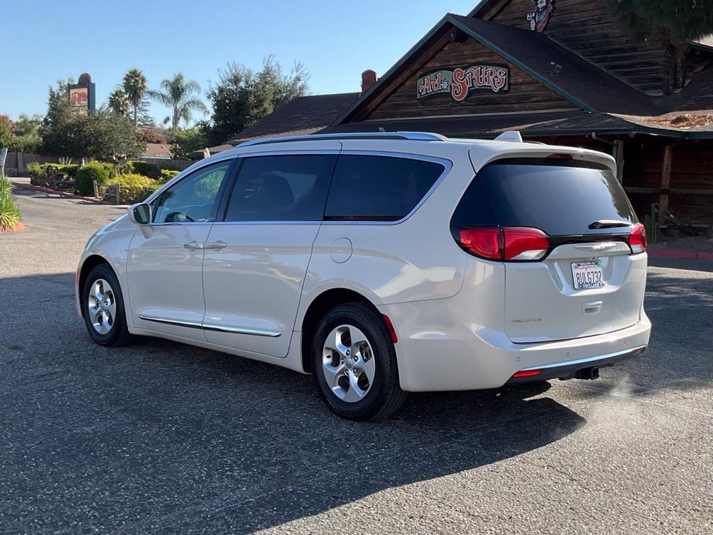 Used 2017 Chrysler Pacifica Touring-L Plus FWD image 4