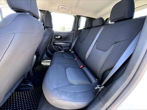 Used 2023 Jeep Renegade Latitude AWD/4WD image 15