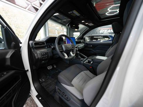 Used 2024 Toyota Tacoma TRD Sport w/ TRD Sport Upgrade Package image 8