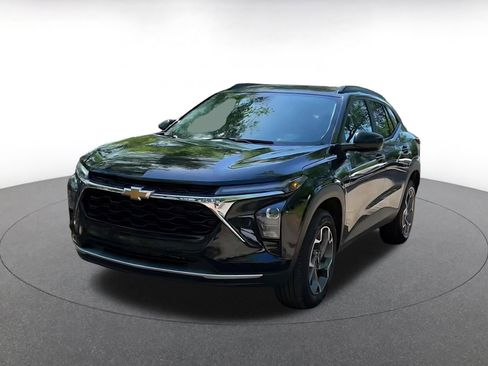 Used 2025 Chevrolet Trax LT image 7