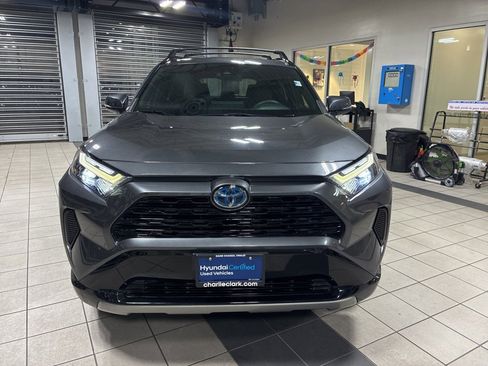 Used 2024 Toyota RAV4 SE image 8