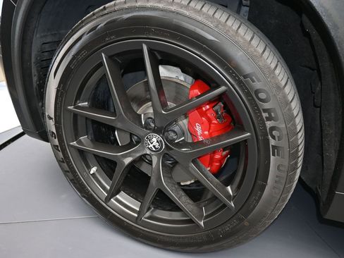 Used 2019 Alfa Romeo Stelvio w/ Nero Edizione image 45