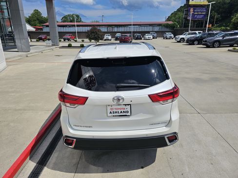 Used 2018 Toyota Highlander Limited Platinum image 5
